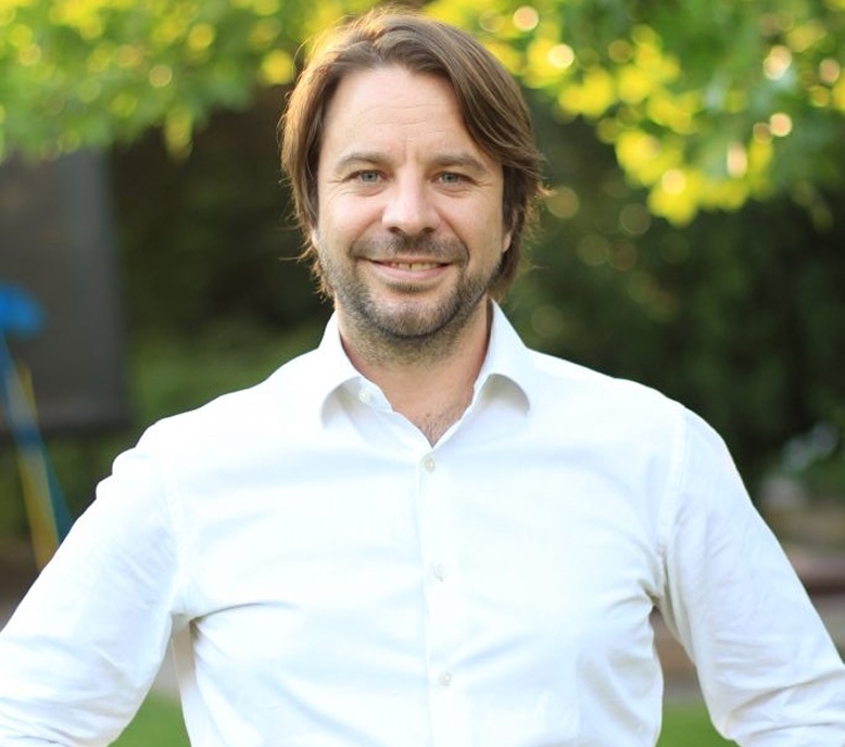 Andrés Carey